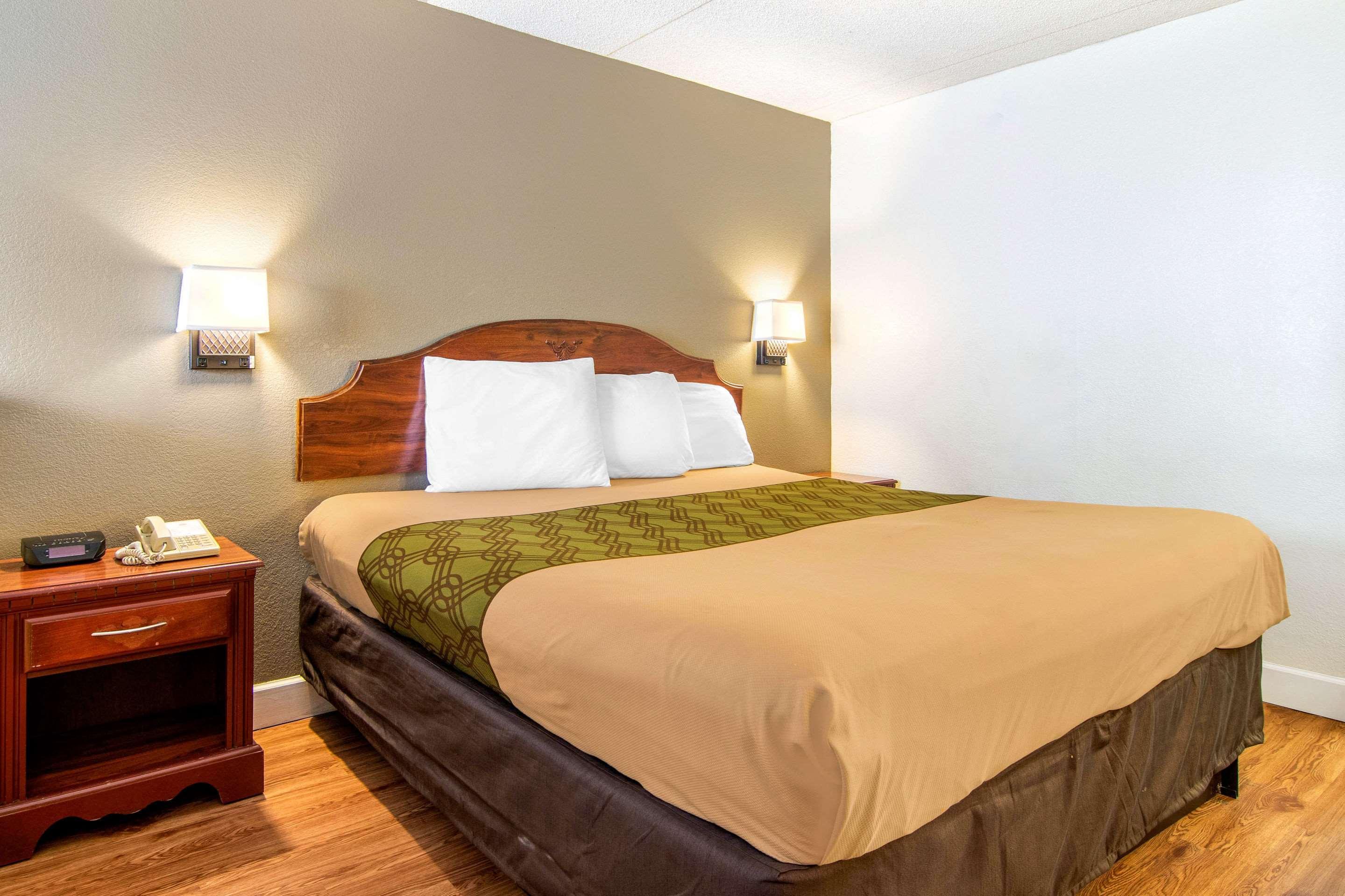 Econo Lodge Inn & Suites Fort Oglethorpe Exteriör bild