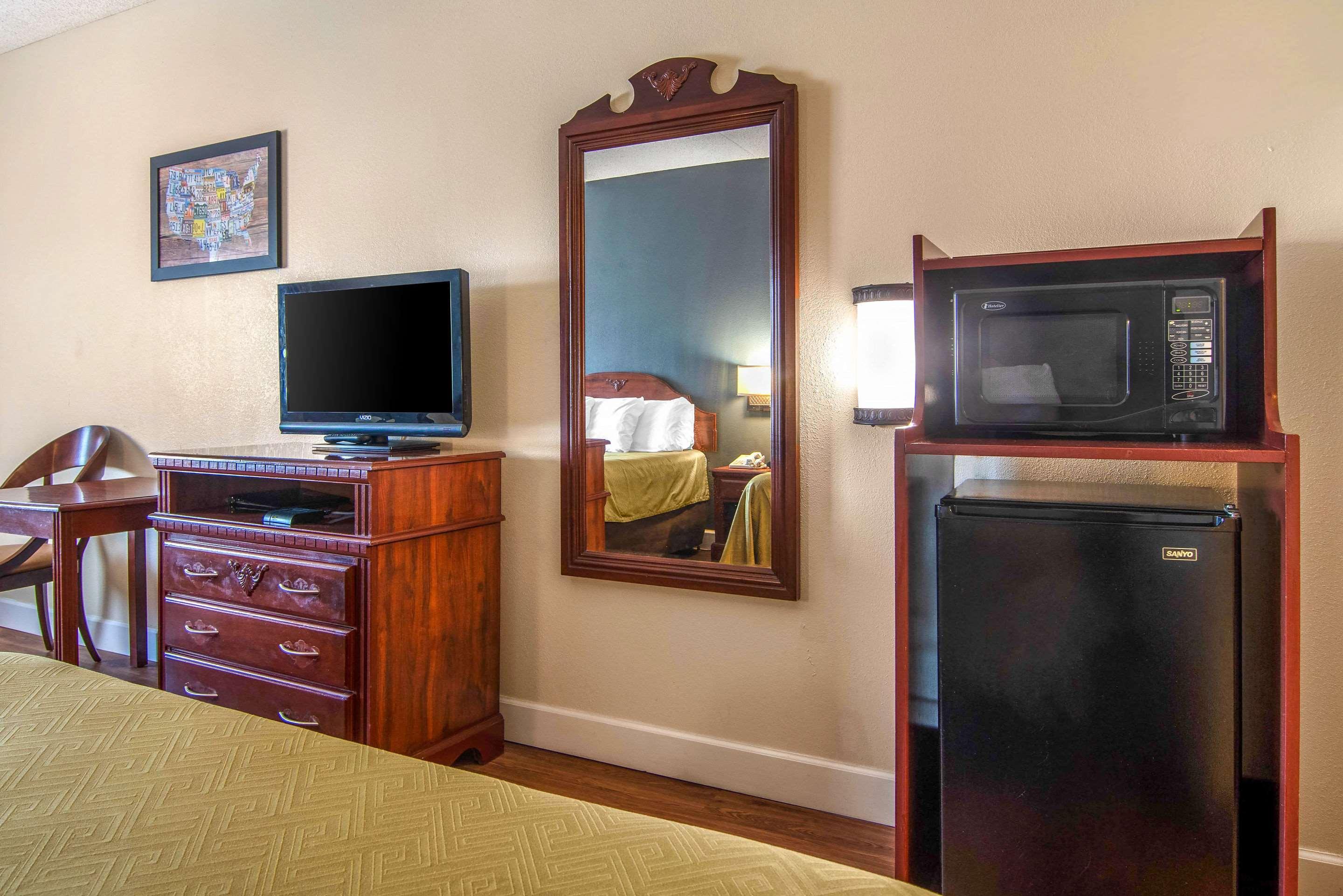 Econo Lodge Inn & Suites Fort Oglethorpe Exteriör bild
