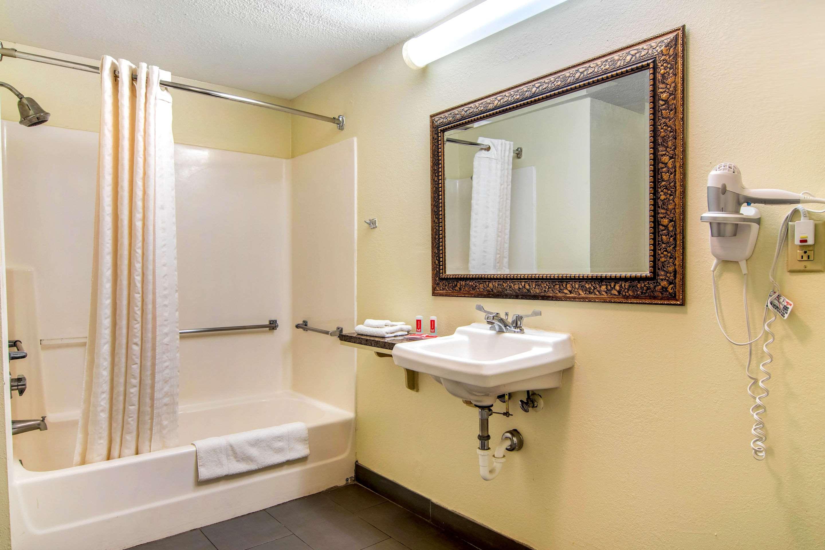 Econo Lodge Inn & Suites Fort Oglethorpe Exteriör bild