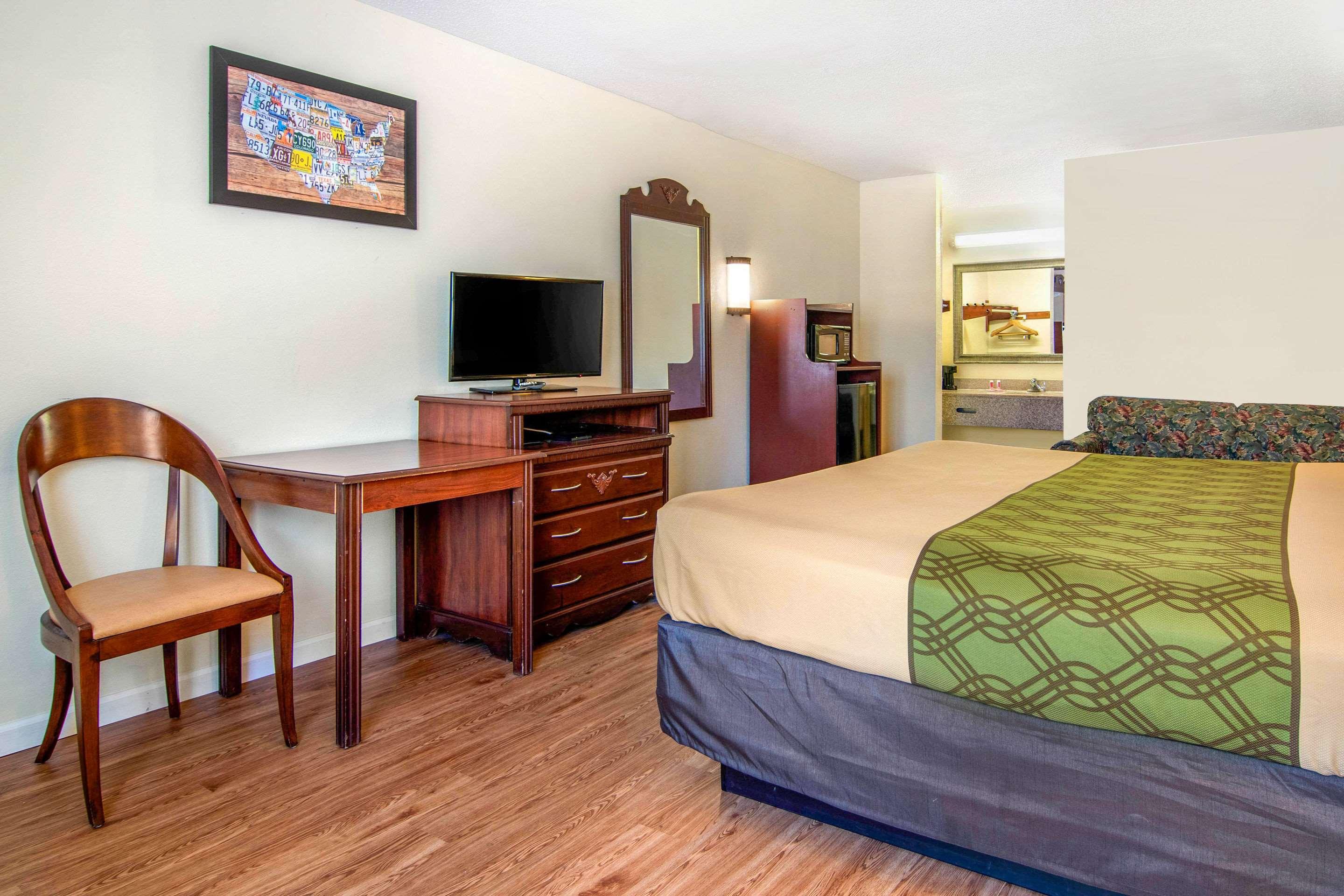 Econo Lodge Inn & Suites Fort Oglethorpe Exteriör bild