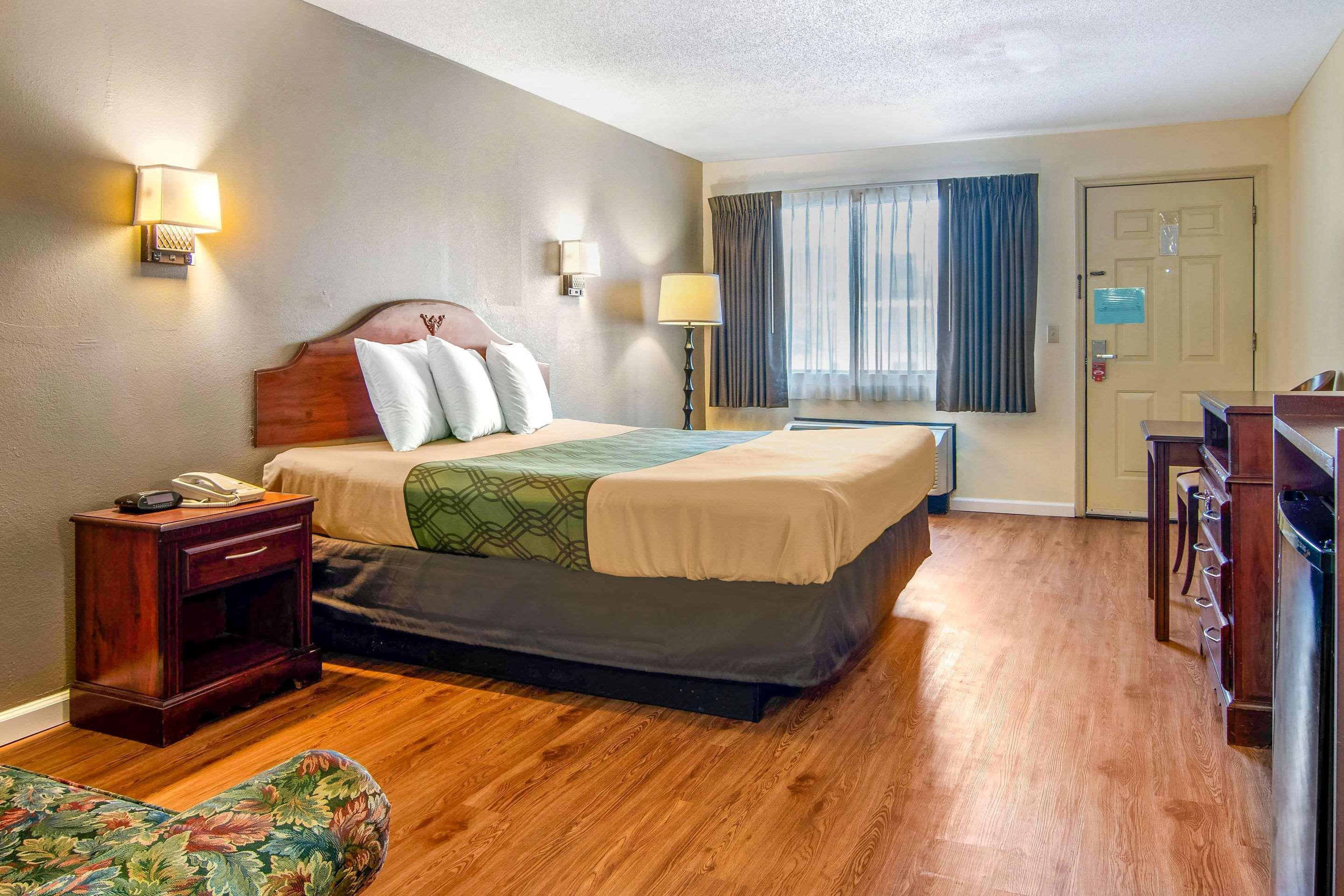 Econo Lodge Inn & Suites Fort Oglethorpe Exteriör bild