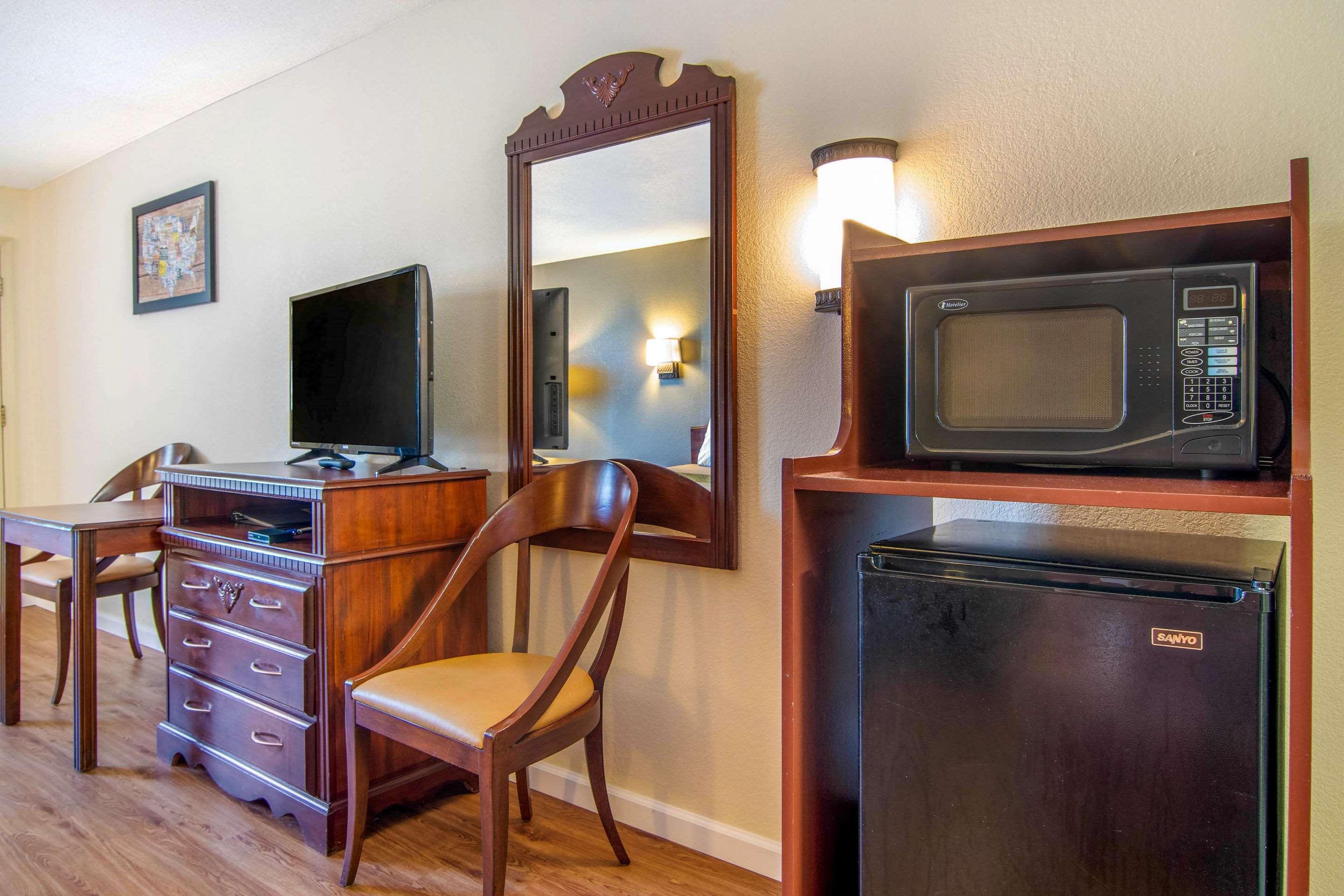 Econo Lodge Inn & Suites Fort Oglethorpe Exteriör bild