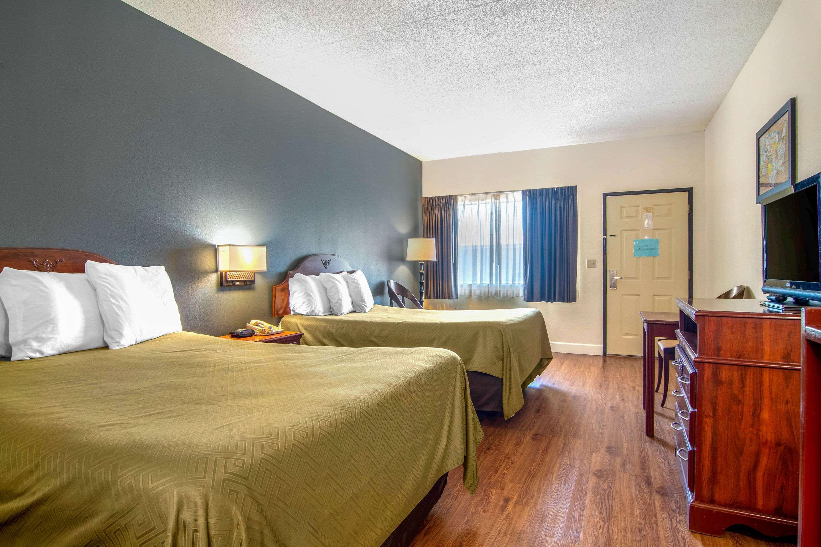 Econo Lodge Inn & Suites Fort Oglethorpe Exteriör bild