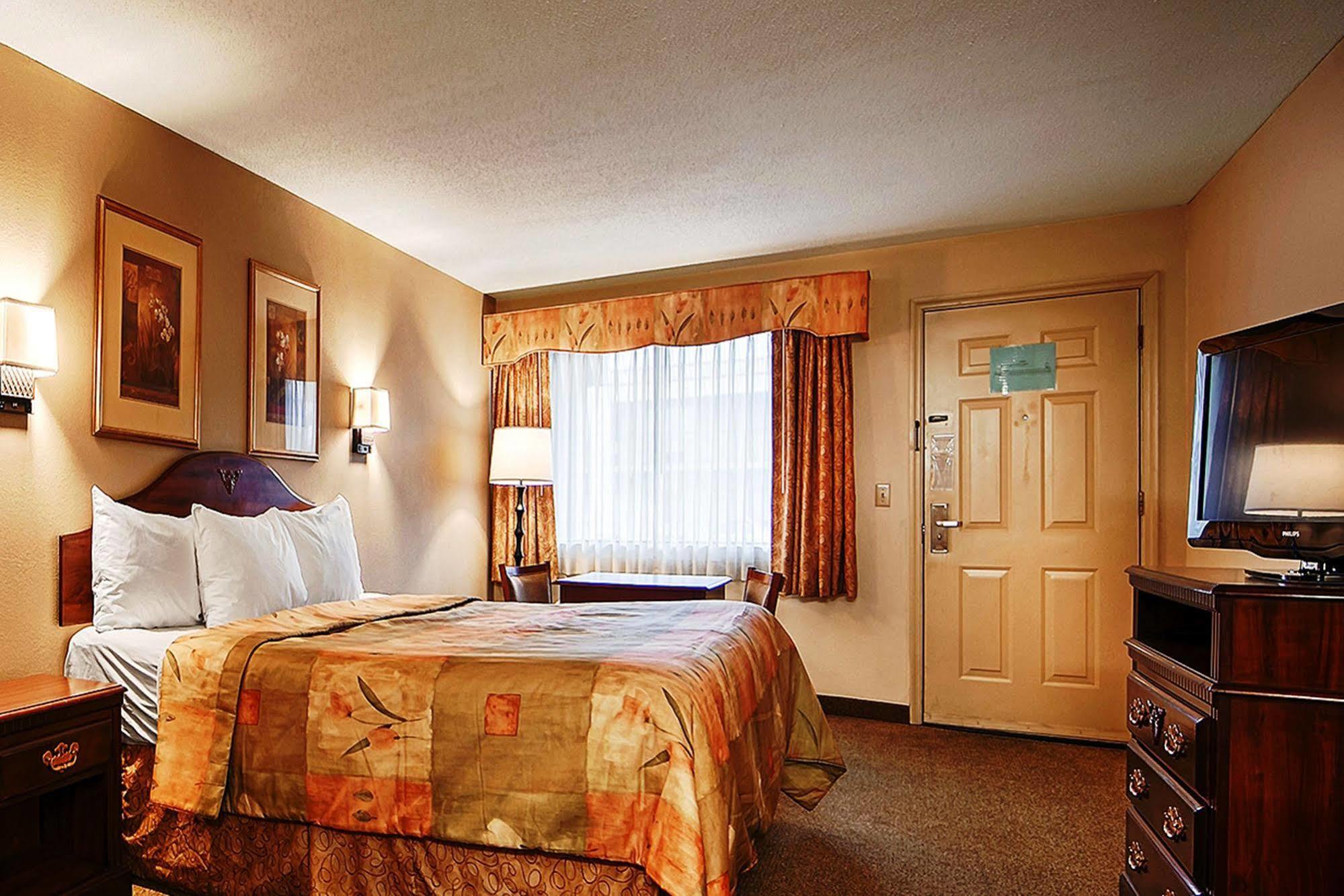 Econo Lodge Inn & Suites Fort Oglethorpe Exteriör bild